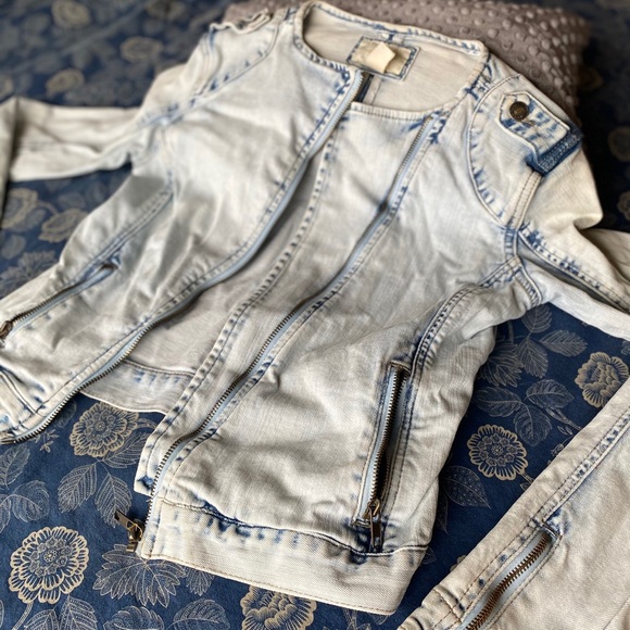 Forever 21 Denim Jacket - Picture 2 of 10